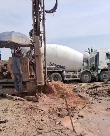 花山区岩石井施工